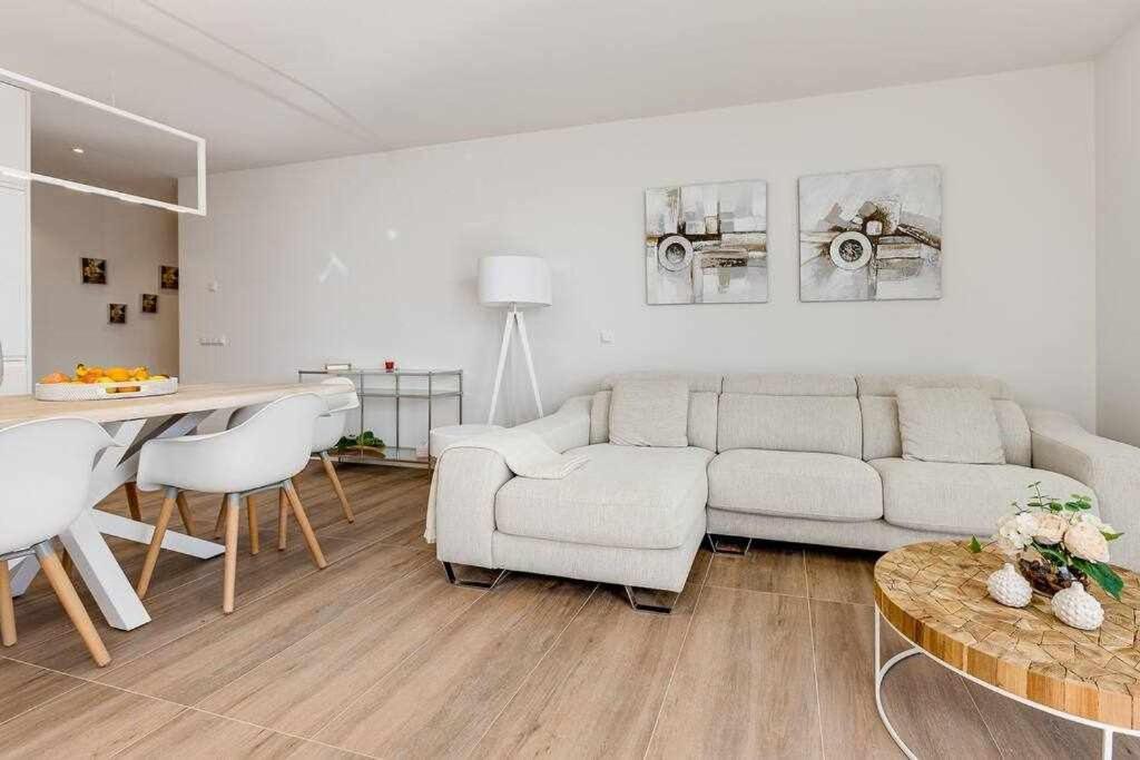 Apartamento Unico De 3 Dormitorios En Las Colinas Orihuela Luaran gambar